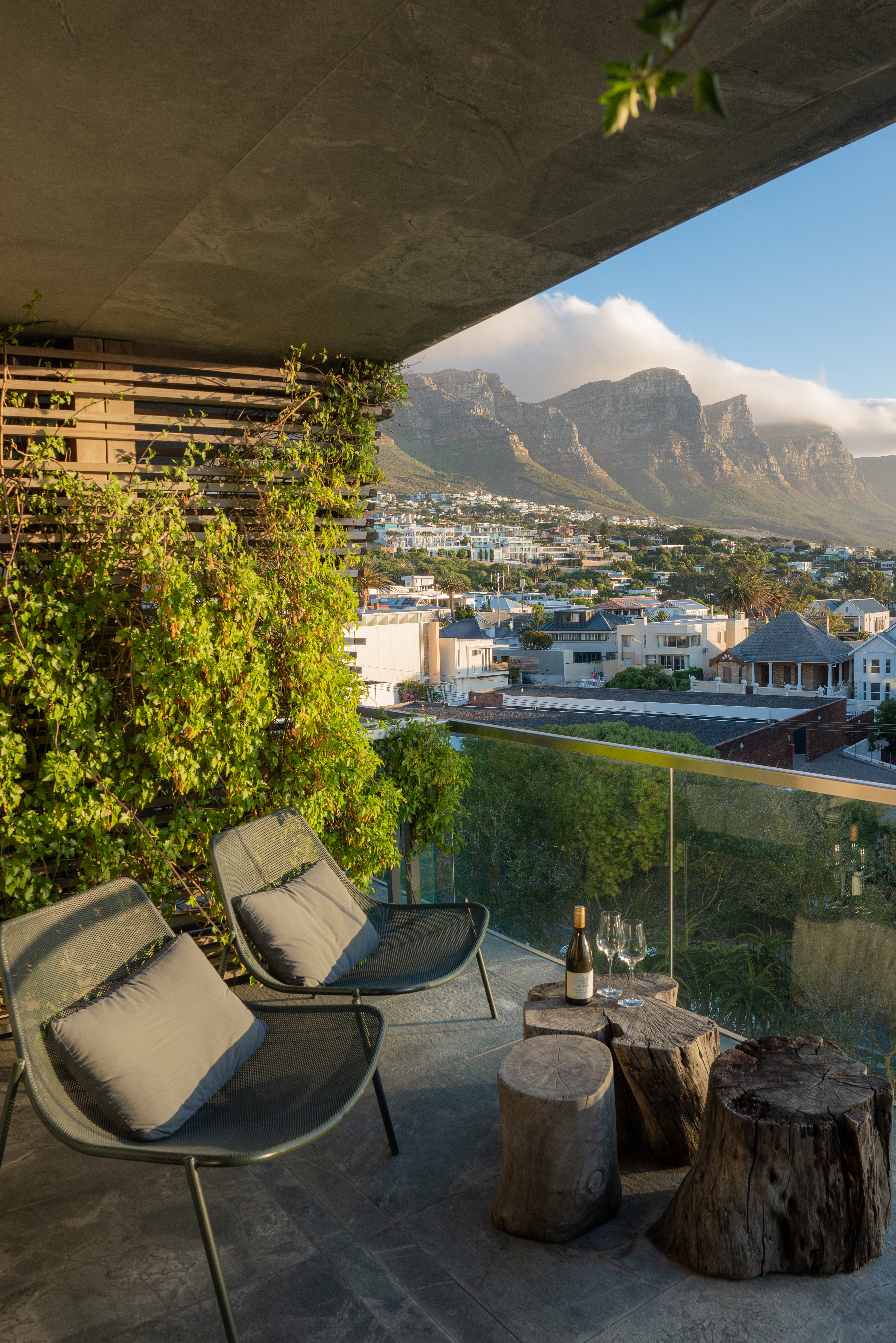 POD room with Twelve Apostles mountain view